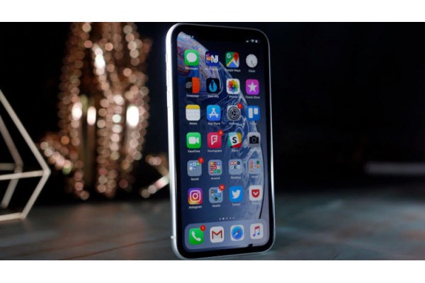 Apple, iPhone kullanıcılarına sürpriz yaparak iTunes üzerinde toplam 87 TL'ye satılan 6 uygulamayı ücretsiz sundu.